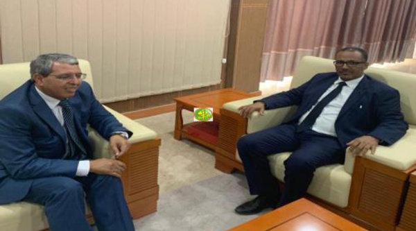 Le président de l'Union Nationale du Patronat Mauritanien passe en revue avec l'ambassadeur d'Algérie les moyens susceptibles de développer les relations bilatérales