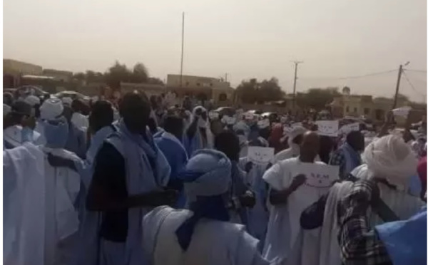 Les enseignants protestent contre les tests d’évaluation ... ( photos )