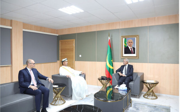 Le Ministre de la Défense reçoit l’Ambassadeur du Sultanat d’Oman à Nouakchott