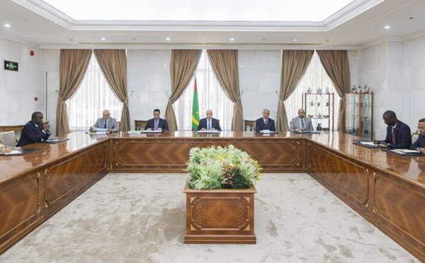 Le Président de la République préside une réunion d’évaluation de la préparation de la mise en œuvre du Programme d’Urgence pour l’Accès Universel aux Services Essentiels au Développement Local