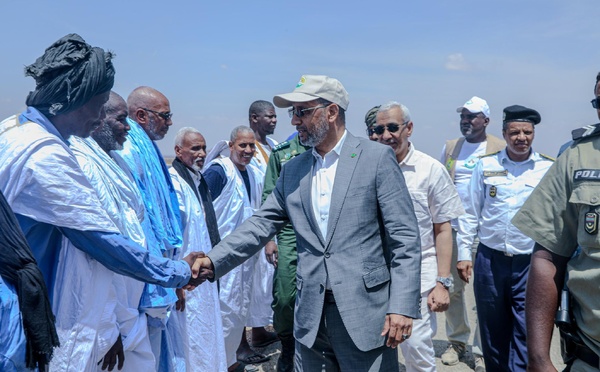 Le délégué général de TAAZOUR inaugure une centrale solaire et un réseau d’éclairage et supervise la distribution d’aides aux familles vulnérables
