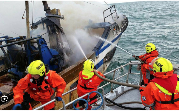 Exercice virtuel simulant le sauvetage de navires ou de bateaux en feu
