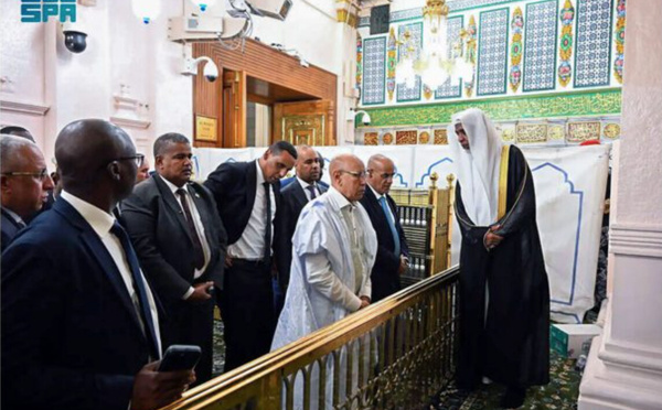 Le Président de la République visite la Mosquée du Prophète et accomplit la prière dans la Rawdah Sharifah
