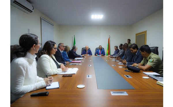 Le ministre délégué auprès du ministre de l’Intérieur, chargé de la Décentralisation, reçoit le ministre italien de l’Intérieur