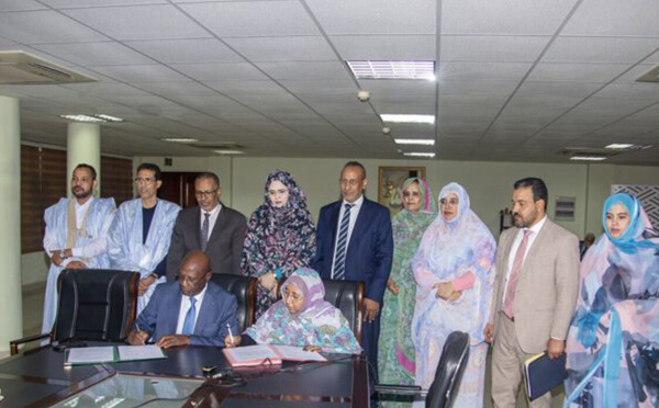 La ministre du Commerce et du Tourisme supervise la signature d’un accord visant à réduire les prix des produits de base