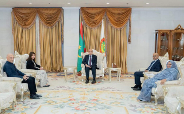 Le Président de la République reçoit la Maire de la ville de Paris