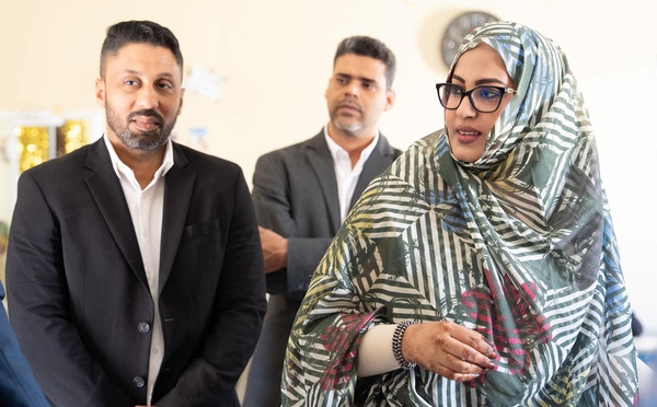 La Première Dame effectue une visite de terrain au Centre Zayed pour enfants autistes