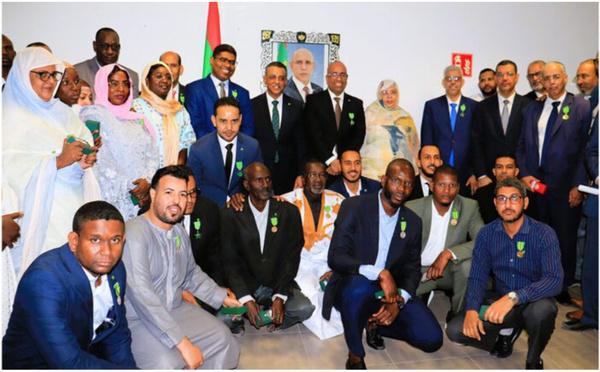 Le ministre de la Santé décore des fonctionnaires et employés