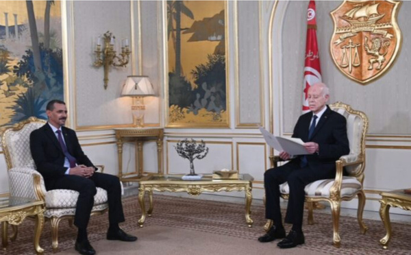 Le ministre de la Culture, envoyé spécial du Président de la République remet un message écrit au Président tunisien