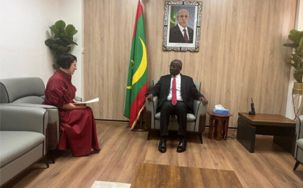 Le ministre des Affaires étrangères reçoit un message adressé au Président de la République de la part de son homologue tchèque