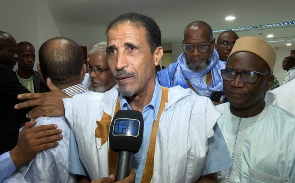 Remise de la dernière version de la feuille de route de l’opposition à Moussa Fall