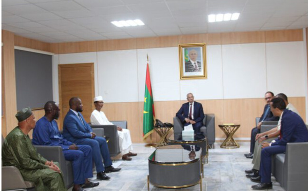 Le ministre de la Défense reçoit une délégation de la République du Tchad