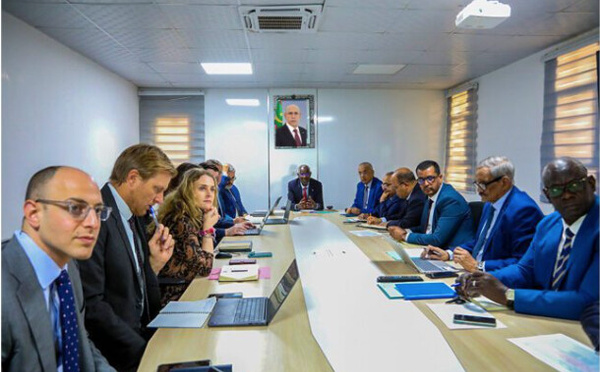 Le ministre des Domaines reçoit une mission de la Banque mondiale