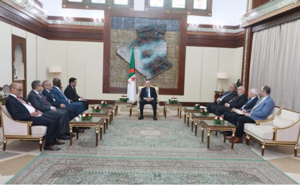 Le Président algérien reçoit le premier ministre
