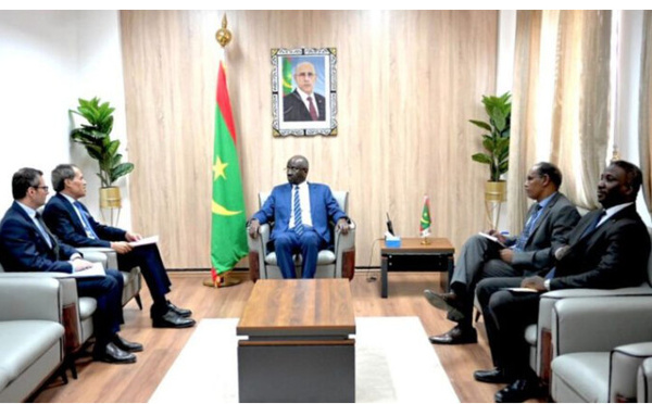 Le ministre des Affaires étrangères reçoit les ambassadeurs du Maroc et de la France