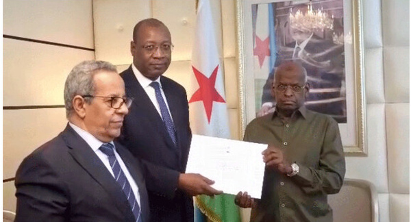 Le ministre de l’élevage remet un message du Président de la République à son homologue Djiboutien