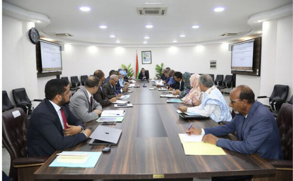 Le Premier ministre préside une réunion de la commission ministérielle chargée de la préparation et de l’exécution du programme de développement de la wilaya de Dakhlet Nouadhibou