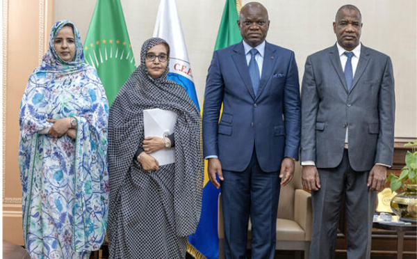 La Ministre de l’Environnement remet un message écrit du Président de la République à son homologue gabonais