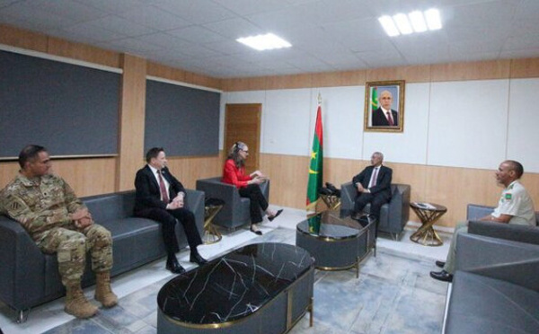 Le ministre de la Défense reçoit la chargée d’affaires par intérim de l’ambassade des États-Unis d’Amérique à Nouakchott