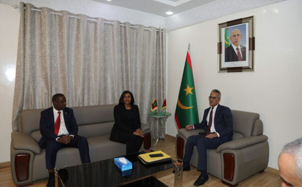 Le ministre des Pêches s’entretient avec la ministre des Affaires étrangères de Guinée-Bissau sur le renforcement de la coopération maritime
