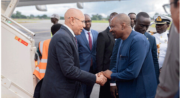 Le Président de la République arrive à Freetown en République de Sierra Leone