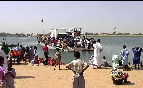 Remise en service du bac de “Rosso” après sa réhabilitation pour renforcer le transport fluvial entre la Mauritanie et le Sénégal