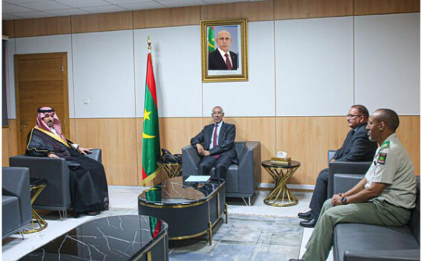 Le ministre de la Défense s’entretient avec l’ambassadeur saoudien accrédité en Mauritanie