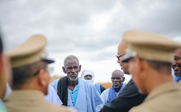 Taazour en Assaba : le délégué général Sidi Ould Moulaye Zeine rend visite aux familles sinistrées par la tempête