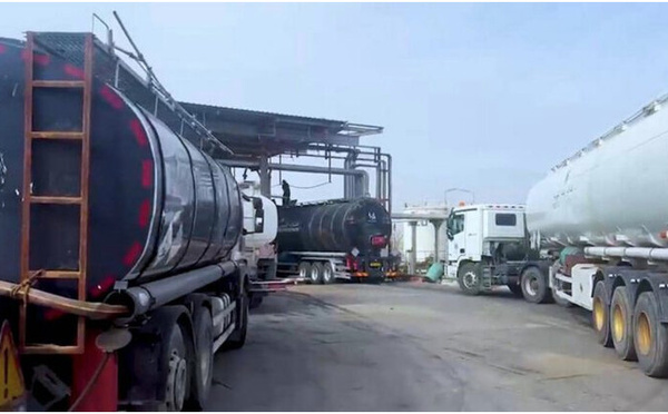 Le ministre de l’Énergie inspecte les dégâts causés aux câbles des dépôts de carburant et rassure sur la régularité des approvisionnements