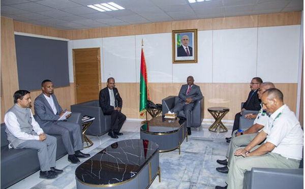 Le ministre de la Défense s’entretient avec l’ambassadeur de l’Inde en Mauritanie